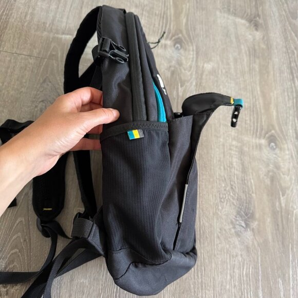 Sierra Designs Hiking Day Pack with 2 Liter Hydration Pouch - Picture 10 of 16